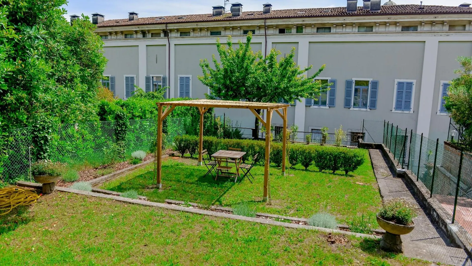 Ines Lake Garden - With Private Parking & Garden Salo